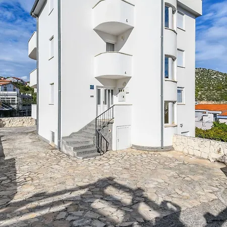 Διαμέρισμα Jakov Marina