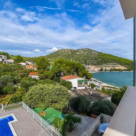 Διαμέρισμα Jakov Marina